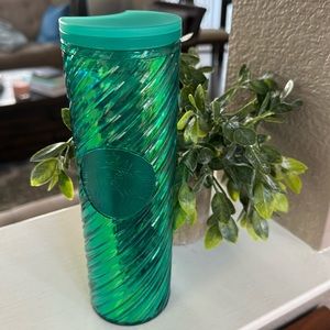 NWT Starbucks green iridescent holiday swirl 16 ounce plastic tumbler